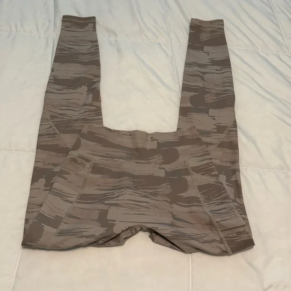 Alphalete Surface Pocket Leggings - Picture 2 of 12